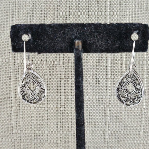 Women Earrings Silver Tone Fashion Ear Jewelry Leaf Shape New - Picture 7 of 9